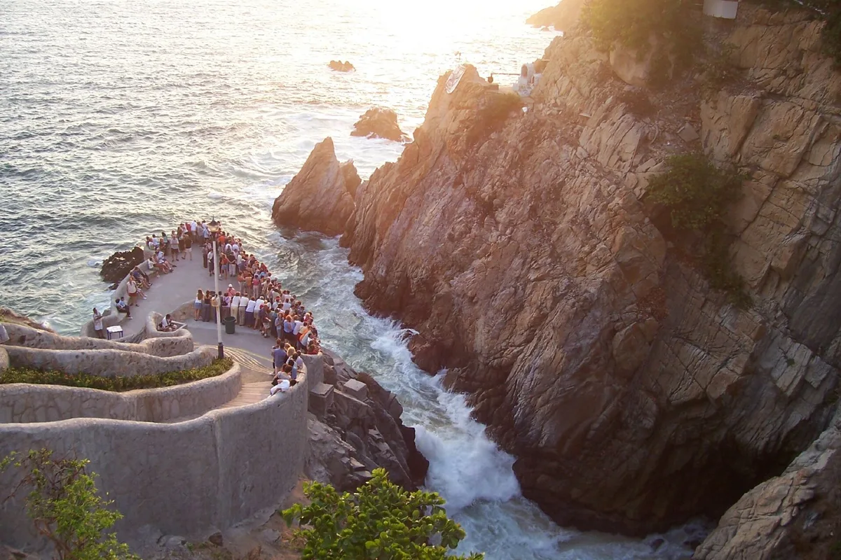 The rocky channel and viewing terrace at La Quebrada