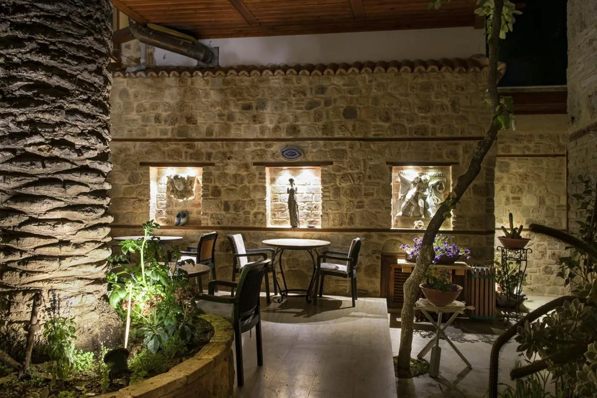 White Garden Hotel.