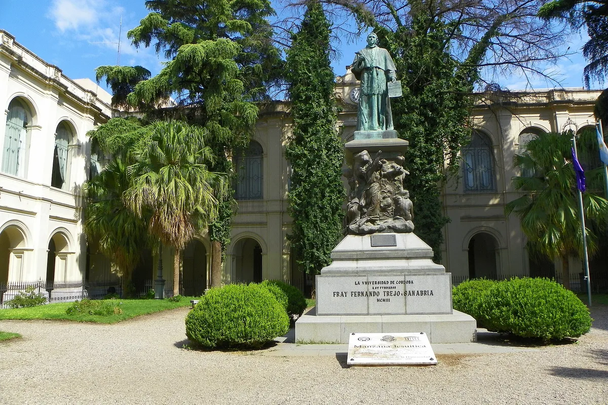 The Jesuit Block courtyard in Córdoba, palms and colonial arcades around the Trejo y Sanabria monument