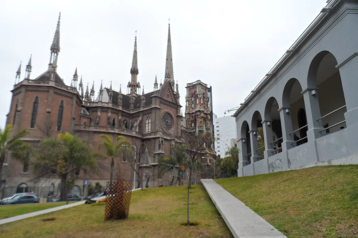 The Paseo del Buen Pastor colonnade with the Capuchinos church behind it, Nueva Córdoba