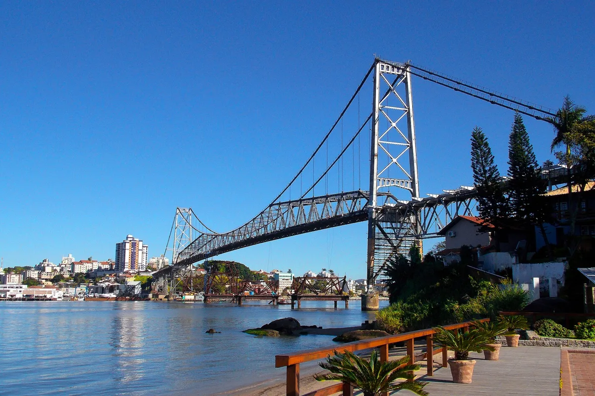 The Hercílio Luz Bridge across the bay, with Centro behind it