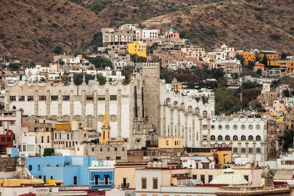 The white main building of the University of Guanajuato above the Centro