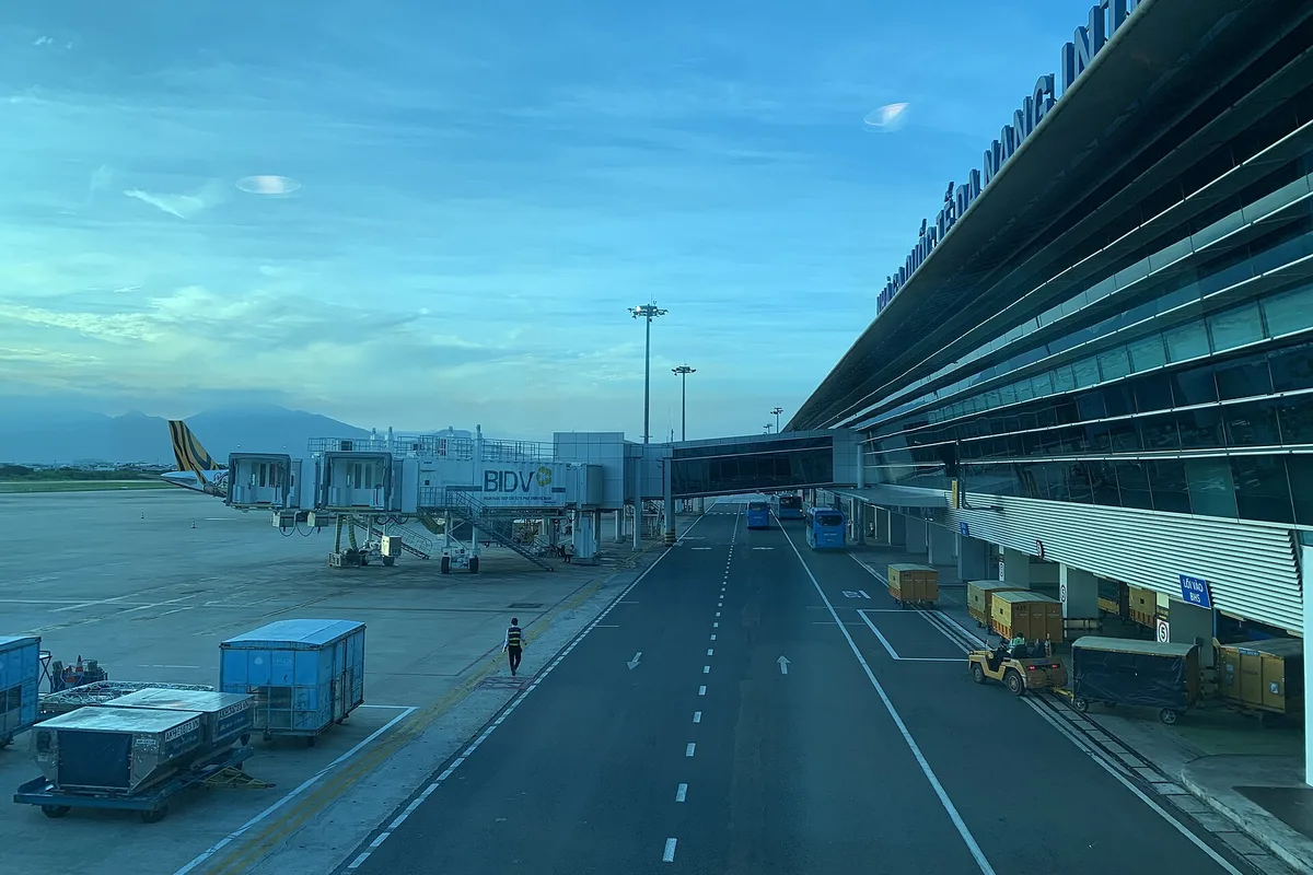 The international terminal and apron at Da Nang International Airport at dusk