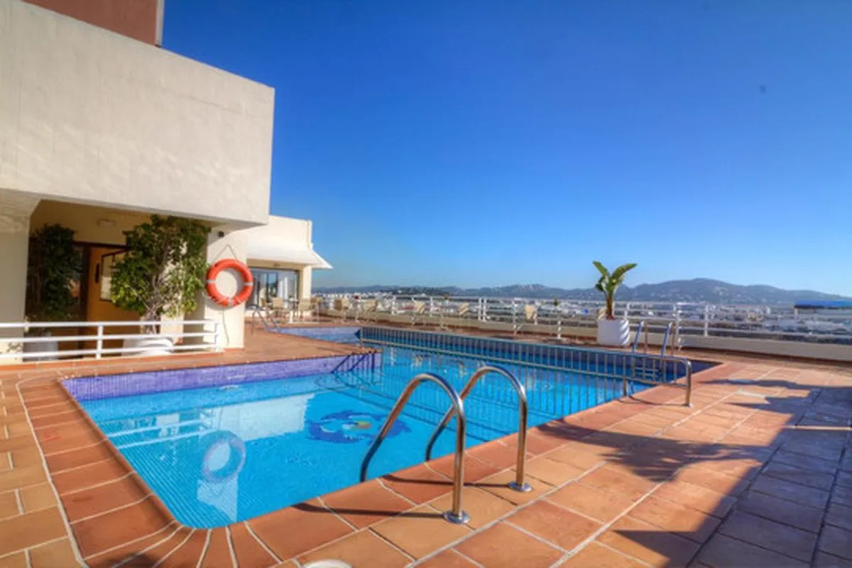Hotel Royal Plaza.