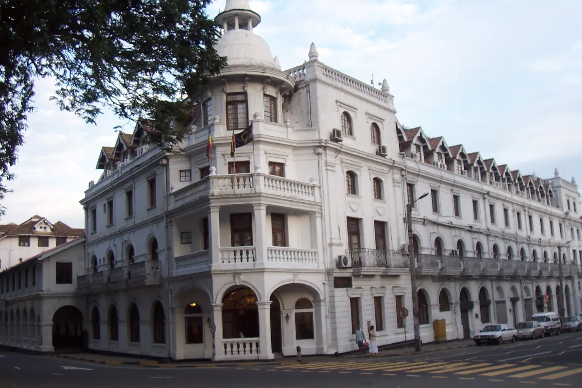 Queen's Hotel.