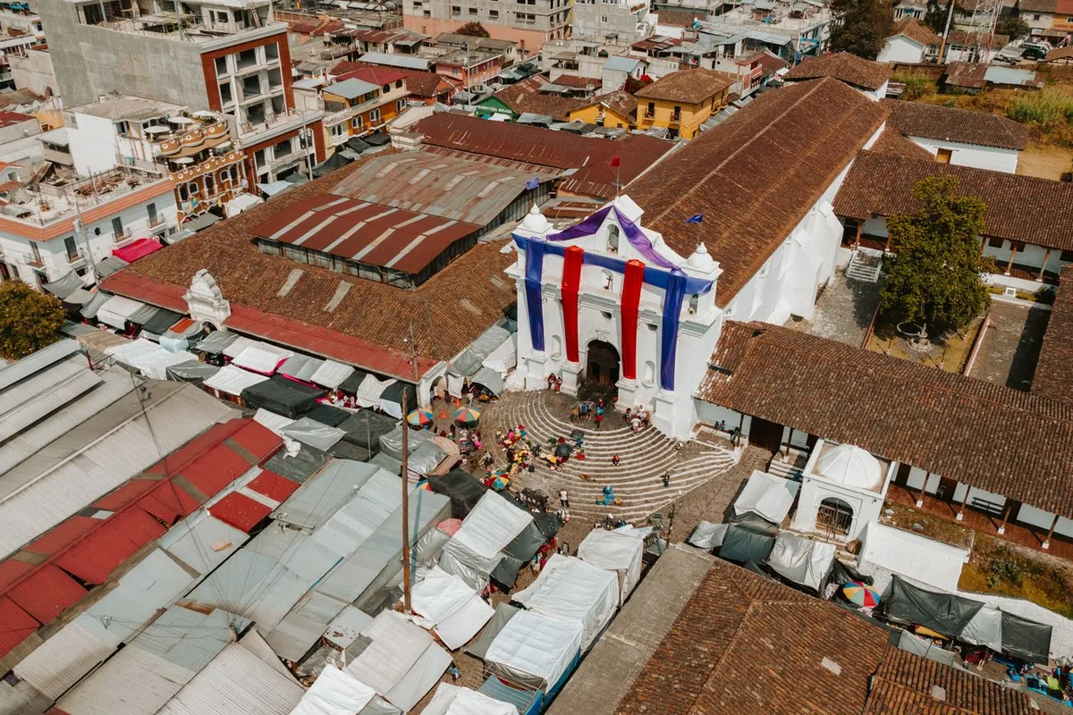 The church of Santo Tomás above the market steps at Chichicastenango