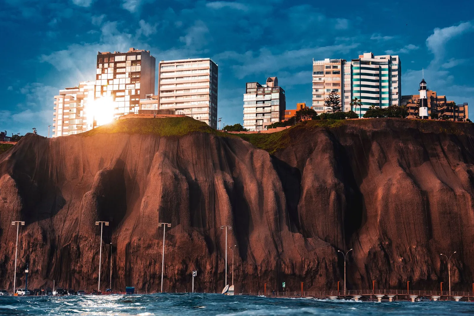 Packing layers for Lima's coastal climate