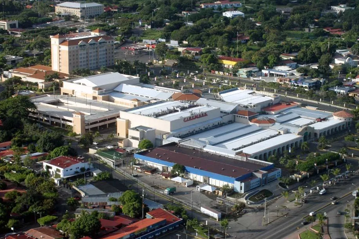 Real InterContinental Managua at Metrocentro Mall.