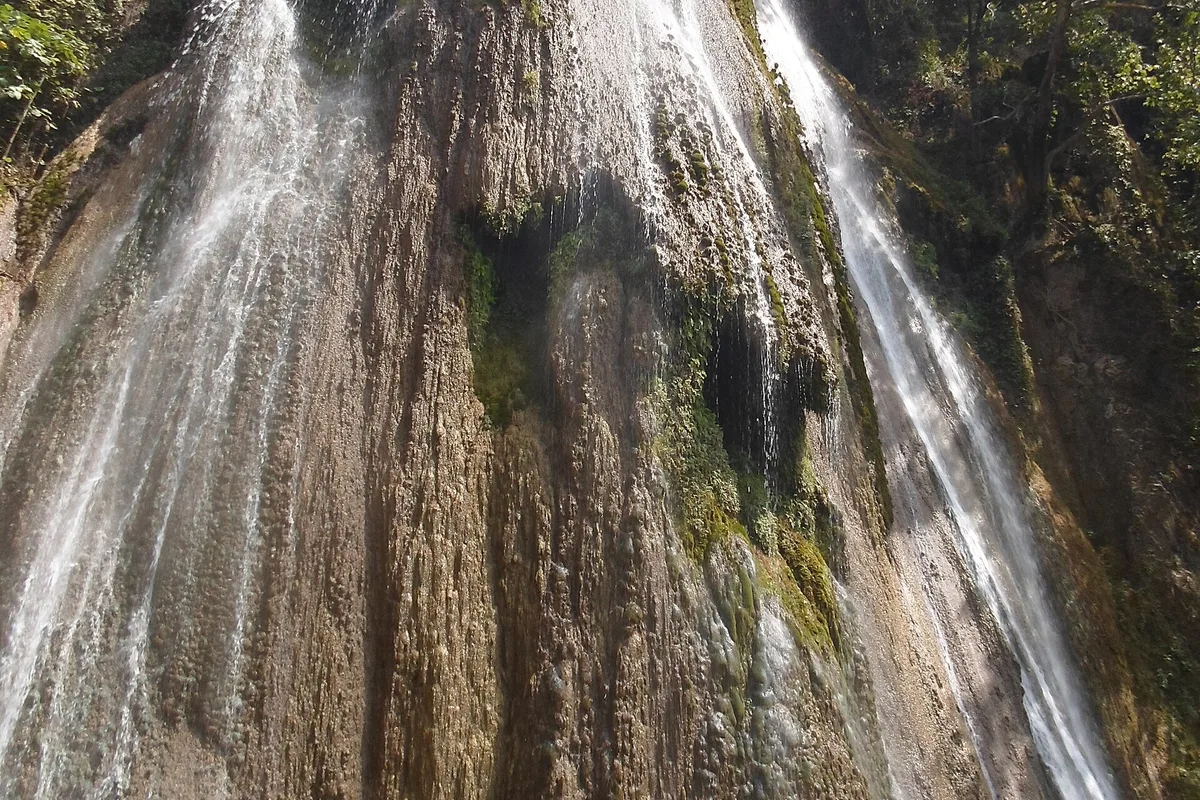 The Cola de Caballo waterfall fanning over its rock face near Santiago