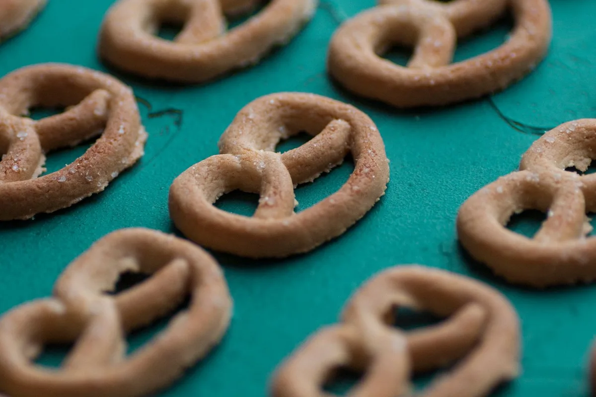 Rows of fresh Bavarian pretzels ready to eat