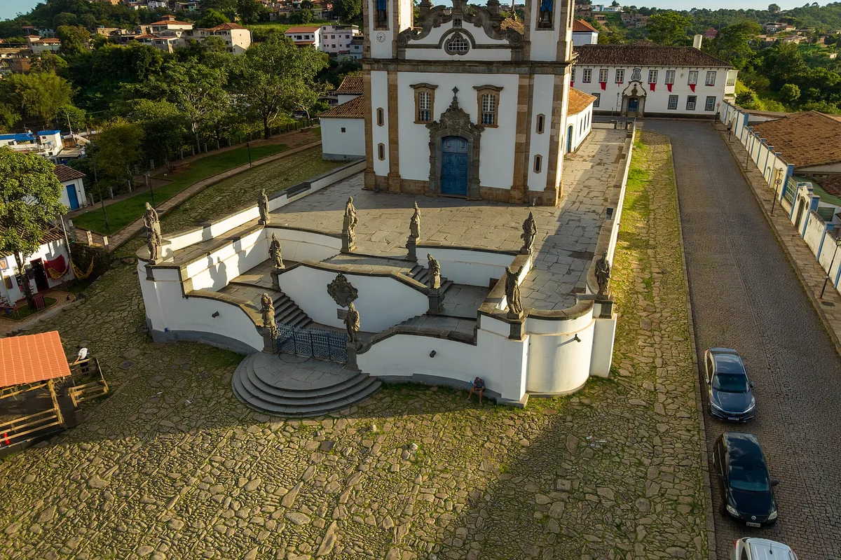 The Basílica of Bom Jesus de Matosinhos at Congonhas, with Aleijadinho's prophets on the terrace