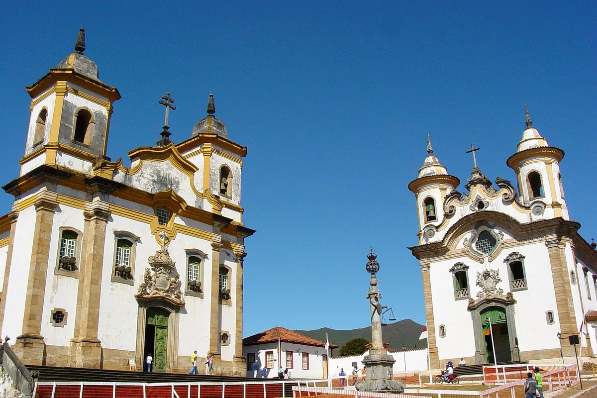 The twin churches of Praça Minas Gerais in Mariana, Minas Gerais's first capital