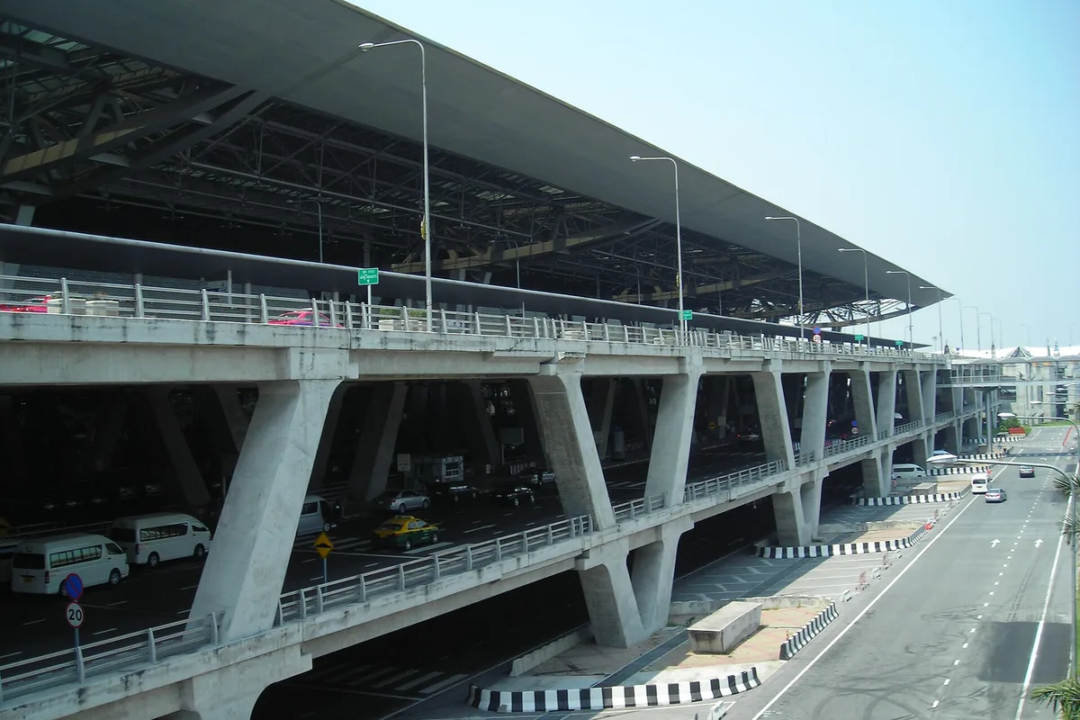 The departures forecourt at Suvarnabhumi Airport, Bangkok