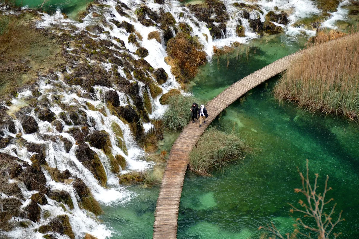 The boardwalk crossing the travertine cascades between the Lower Lakes at Plitvice