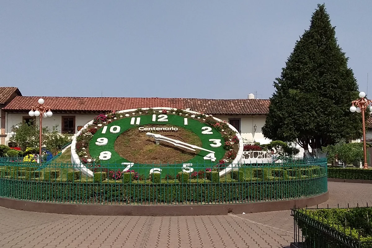 The floral clock in the main square of Zacatlán, Puebla