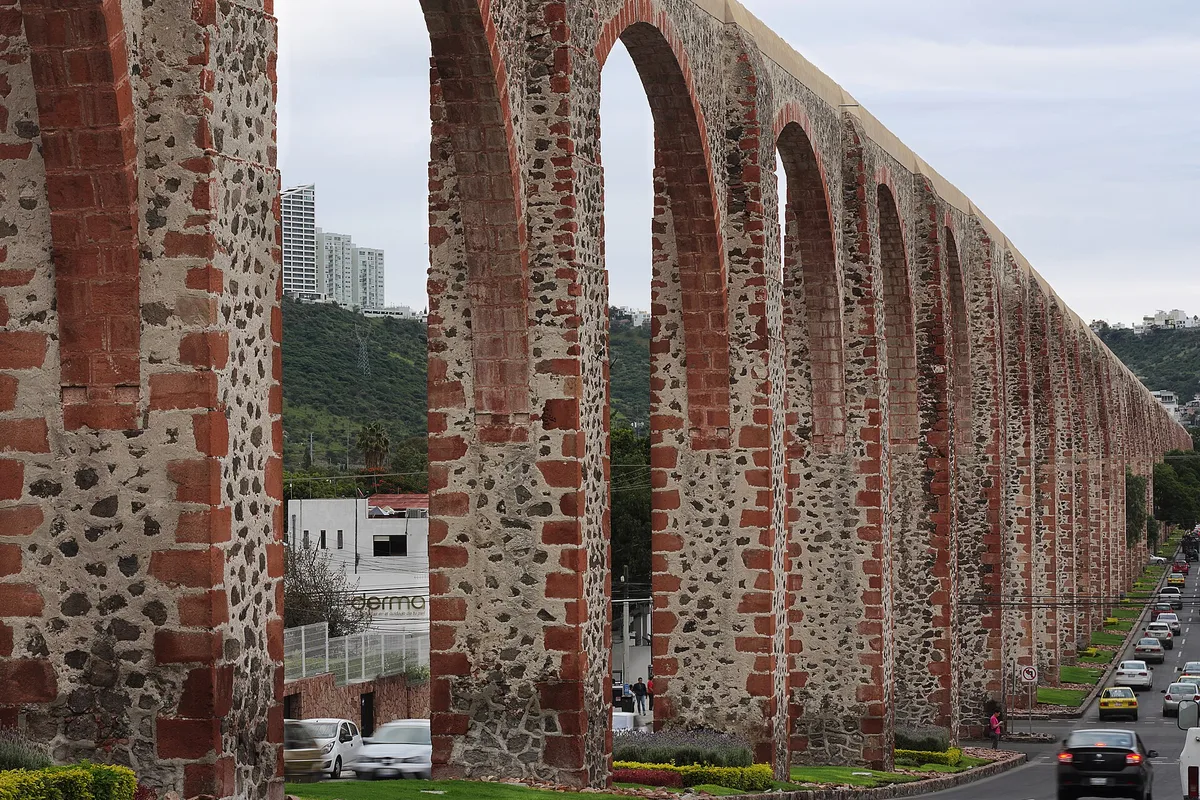 The 74 arches of the Querétaro aqueduct running above the old town road