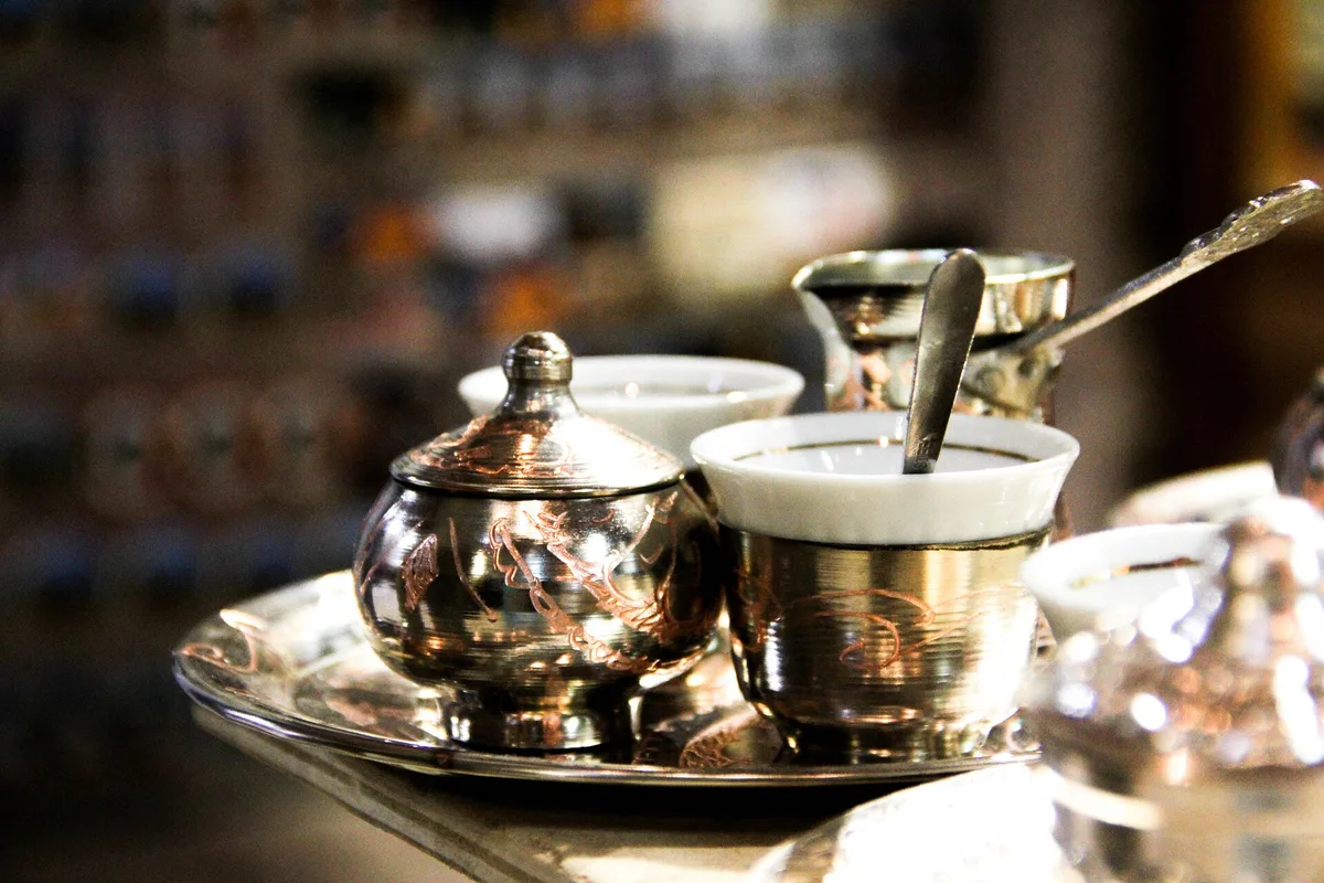 A Bosnian coffee set — a copper džezva and a fildžan cup with rahat lokum