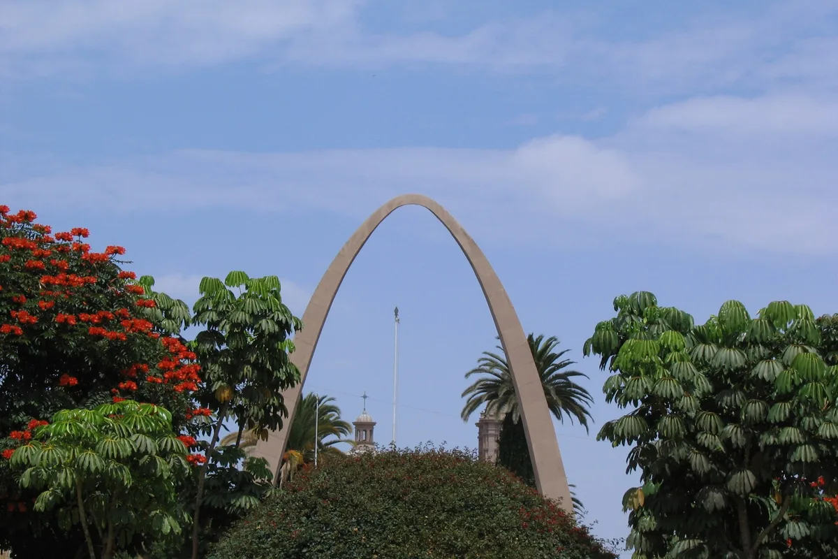 The Arco Parabólico on Tacna