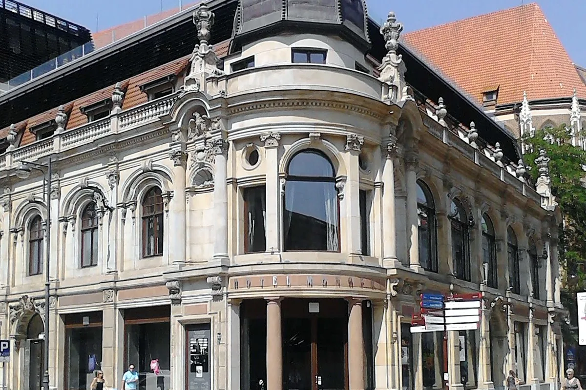 The Monopol Hotel.